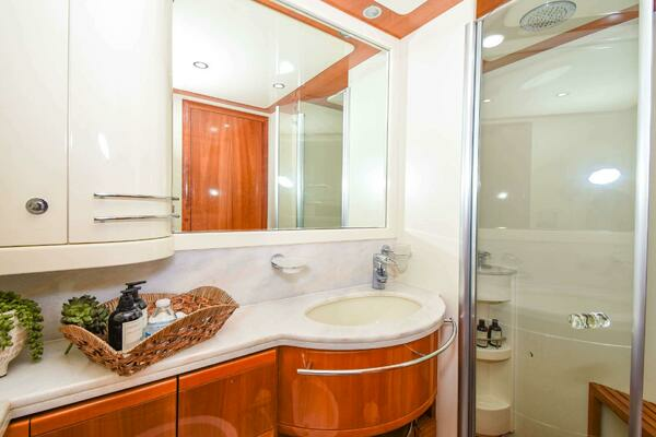 2006 Ferretti Yachts 88