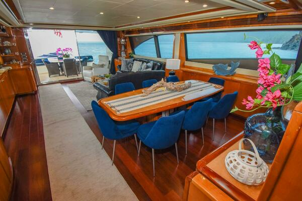 2006 Ferretti Yachts 88