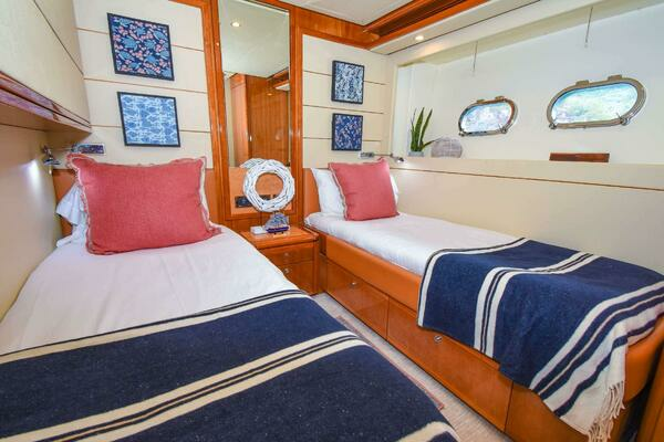 2006 Ferretti Yachts 88