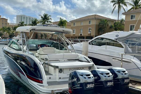 2017 Formula 350 Crossover Bowrider