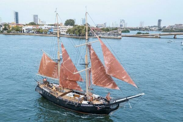 Photo of the 2000 Schooner Brigantine "La Fantastica"