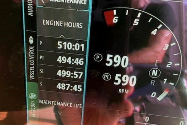 2019 Boston Whaler 38