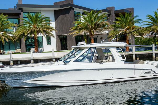 2019 Boston Whaler 38