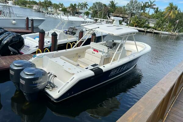 Photo of the 2009 Pursuit S 310 Sport "Relentless"