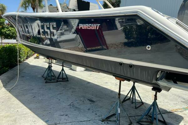 Photo of the 2009 Pursuit S 310 Sport "Relentless"