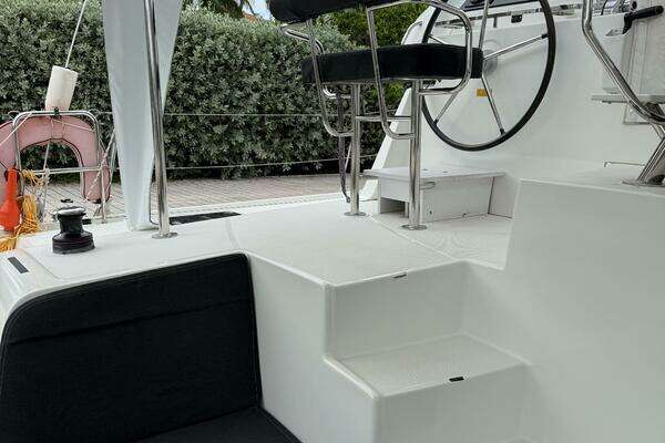 Photo of the 2019 Lagoon Lagoon 42 "JELLIBLU"