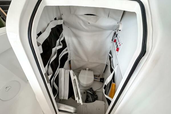 24ft Wellcraft Yacht For Sale