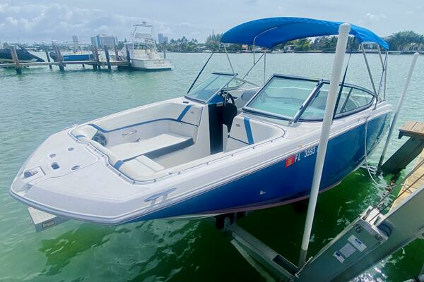 Photo of the 2016 Regal 22 Fasdeck