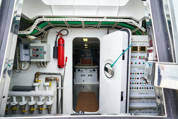 L INSTANT IV 108ft Costruzioni Navali Tigullio Castagnola Yacht For Sale