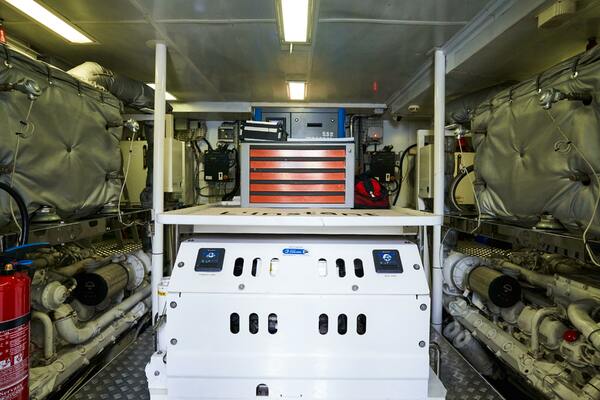 L INSTANT IV 108ft Costruzioni Navali Tigullio Castagnola Yacht For Sale