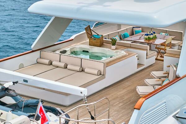 L INSTANT IV 108ft Costruzioni Navali Tigullio Castagnola Yacht For Sale