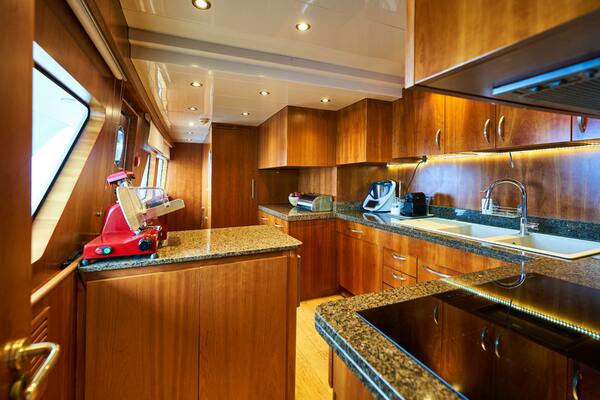 L INSTANT IV 108ft Costruzioni Navali Tigullio Castagnola Yacht For Sale