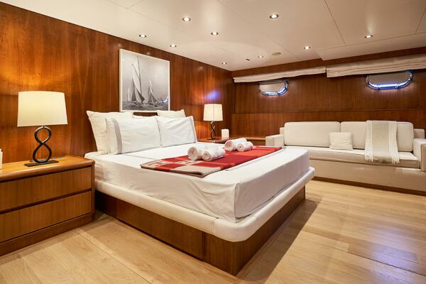 L INSTANT IV 108ft Costruzioni Navali Tigullio Castagnola Yacht For Sale