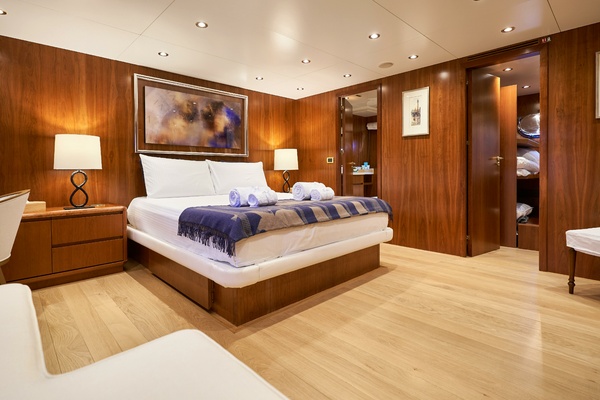 L INSTANT IV 108ft Costruzioni Navali Tigullio Castagnola Yacht For Sale