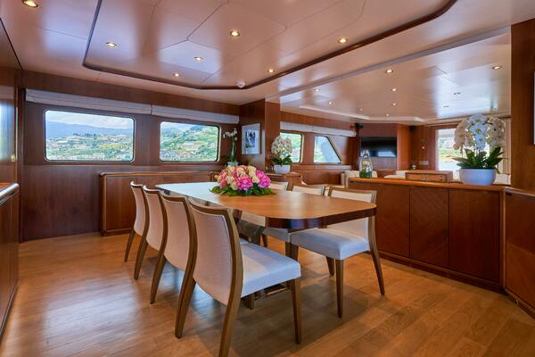 L INSTANT IV 108ft Costruzioni Navali Tigullio Castagnola Yacht For Sale