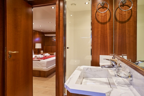L INSTANT IV 108ft Costruzioni Navali Tigullio Castagnola Yacht For Sale