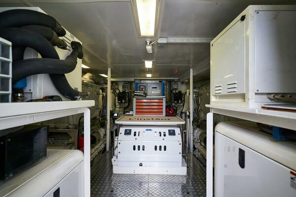 L INSTANT IV 108ft Costruzioni Navali Tigullio Castagnola Yacht For Sale