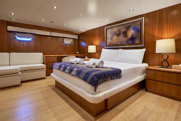 L INSTANT IV 108ft Costruzioni Navali Tigullio Castagnola Yacht For Sale