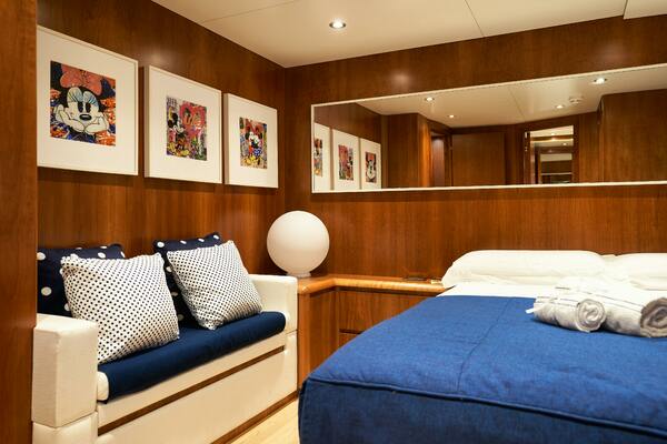 L INSTANT IV 108ft Costruzioni Navali Tigullio Castagnola Yacht For Sale