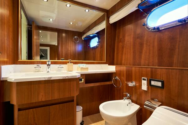 L INSTANT IV 108ft Costruzioni Navali Tigullio Castagnola Yacht For Sale