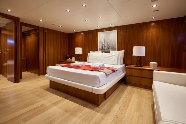 L INSTANT IV 108ft Costruzioni Navali Tigullio Castagnola Yacht For Sale