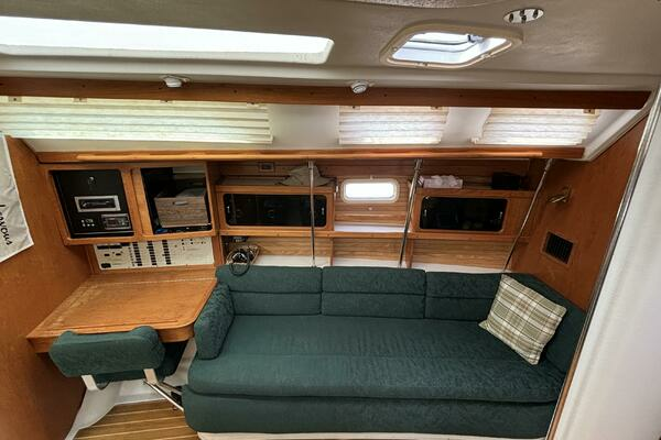Photo of the 1997 Catalina 400 "Rendezvous"