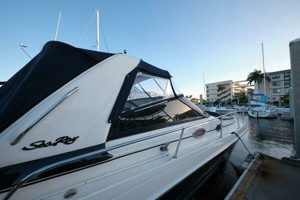 Photo of the 1997 Sea Ray 290 Sundancer