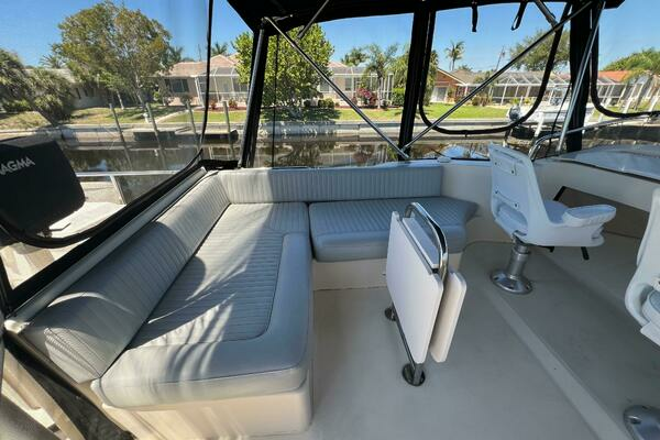 2005 Mainship 35