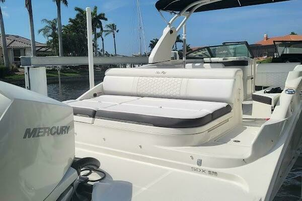 Photo of the 2019 Sea Ray SDX 270 Outboard