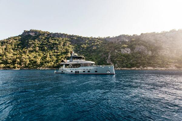 2022 Bering Yachts 73