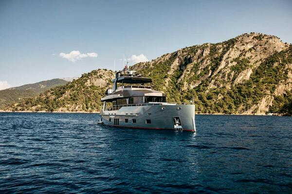 2022 Bering Yachts 73