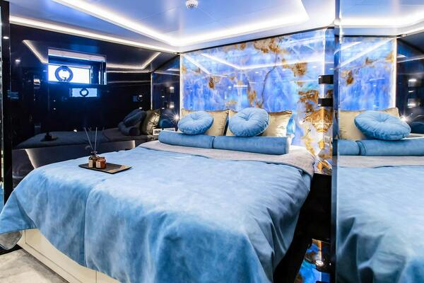 2022 Bering Yachts 73