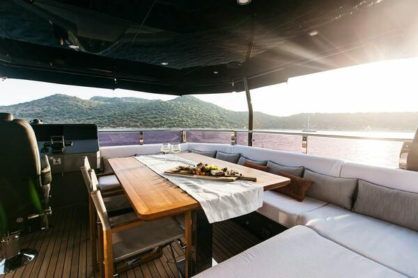 2022 Bering Yachts 73