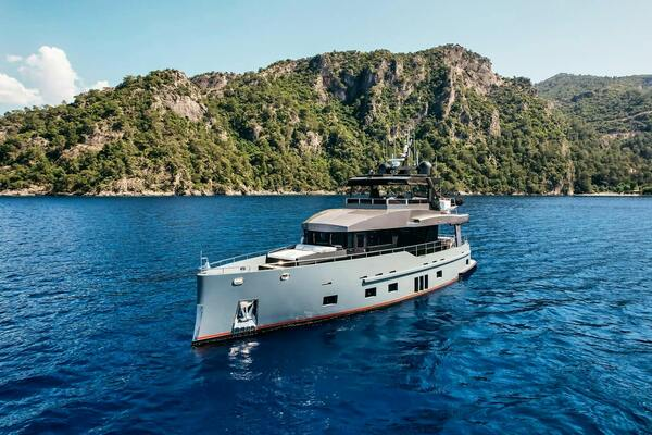 2022 Bering Yachts 73