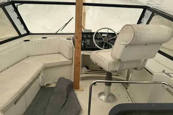 Photo of the 1990 Carver Mariner 3297 "Irish Rose"