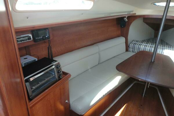 Photo of the 2013 Marlow-Hunter Hunter 27