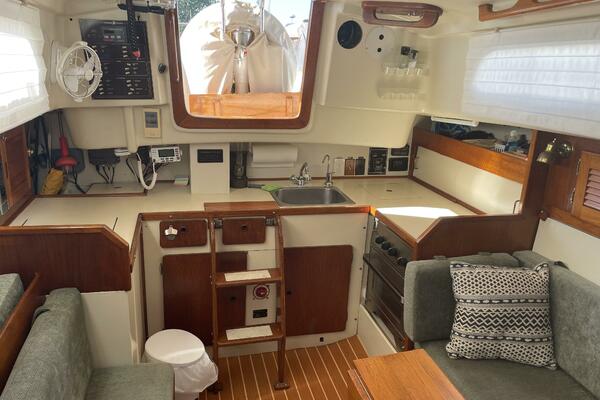 PEAPOD 35ft Pearson Yacht For Sale