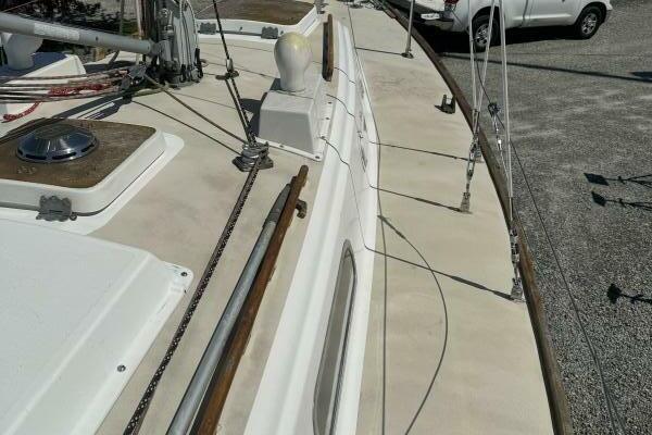 PEAPOD 35ft Pearson Yacht For Sale