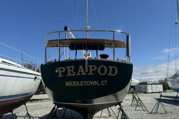 PEAPOD 35ft Pearson Yacht For Sale