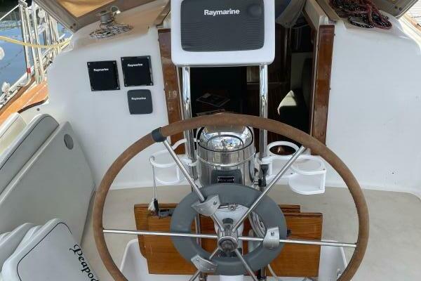 PEAPOD 35ft Pearson Yacht For Sale