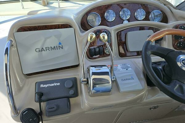 Photo of the 2004 Sea Ray 320 "HAI TUNA"