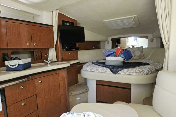 Photo of the 2004 Sea Ray 320 "HAI TUNA"