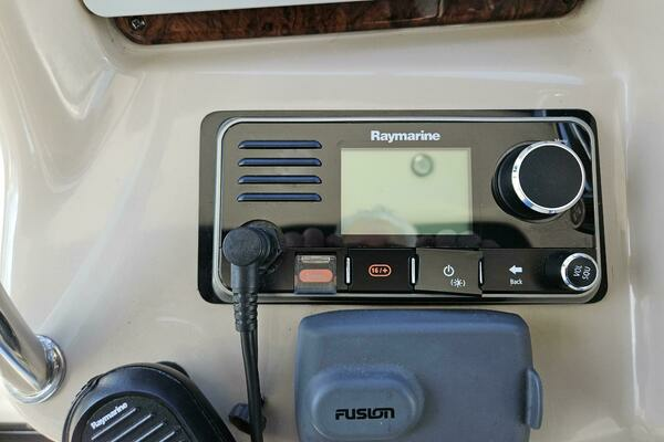 Photo of the 2004 Sea Ray 320 "HAI TUNA"