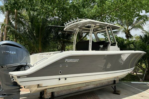 2022 Pursuit 28