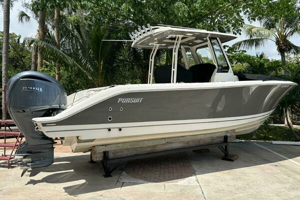 2022 Pursuit 28