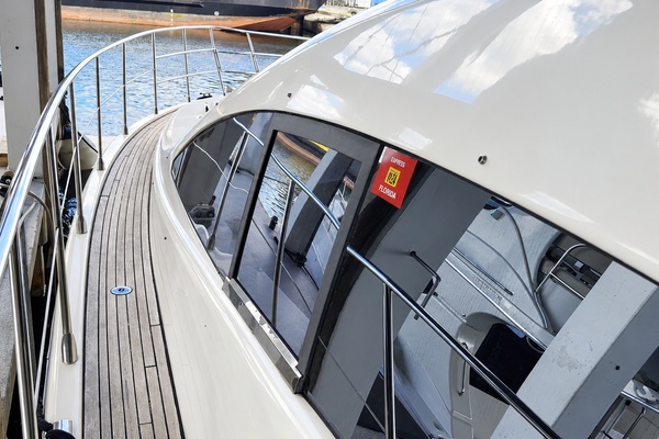 62 Azimut Fly   2004 62ft Azimut Yacht For Sale