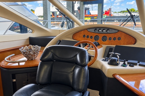 62 Azimut Fly   2004 62ft Azimut Yacht For Sale