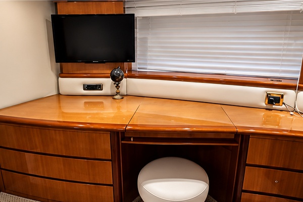 62 Azimut Fly   2004 62ft Azimut Yacht For Sale