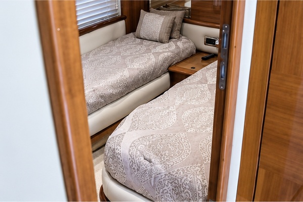 62 Azimut Fly   2004 62ft Azimut Yacht For Sale