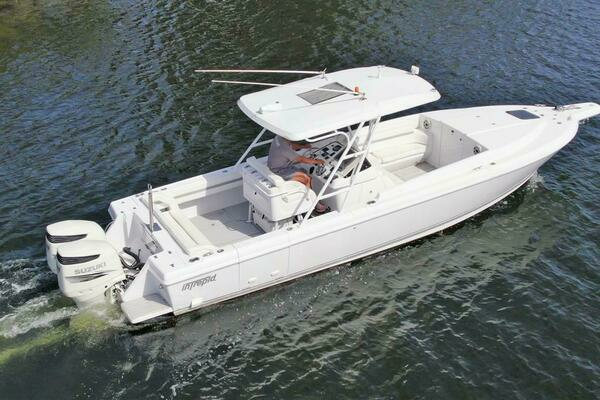 Photo of the 2003 Intrepid 32 "32 Intrepid / 2003"